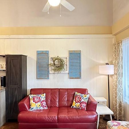 Haven At Hazel~Downtown Bungalow Demorest 외부 사진