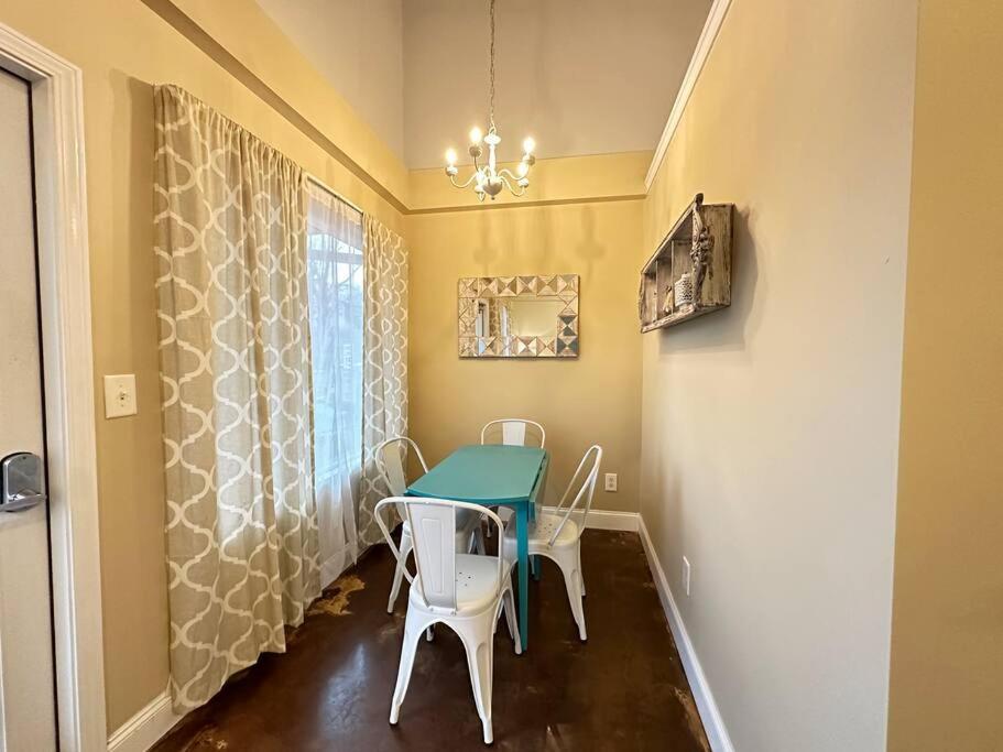 Haven At Hazel~Downtown Bungalow Demorest 외부 사진
