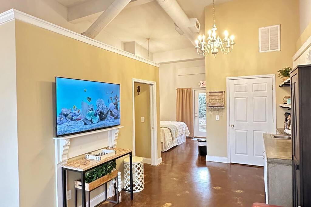 Haven At Hazel~Downtown Bungalow Demorest 외부 사진