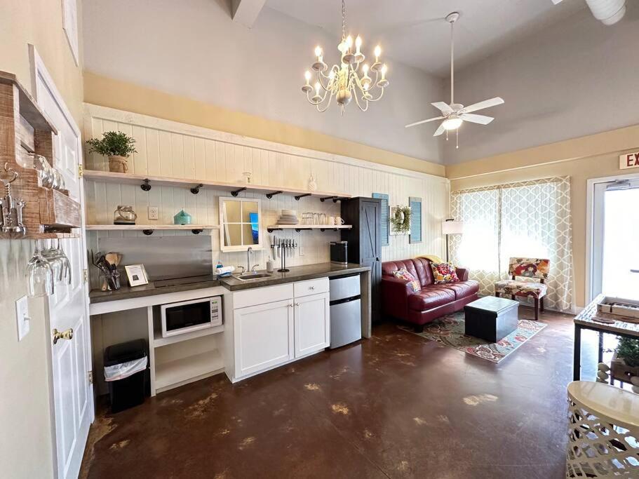 Haven At Hazel~Downtown Bungalow Demorest 외부 사진